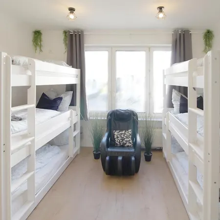 Hotel Ulm Zentrum - Komplettes Zimmer, Hochbett, Android TV&eigenem Bad - perfekt für Familien&Gruppen-2